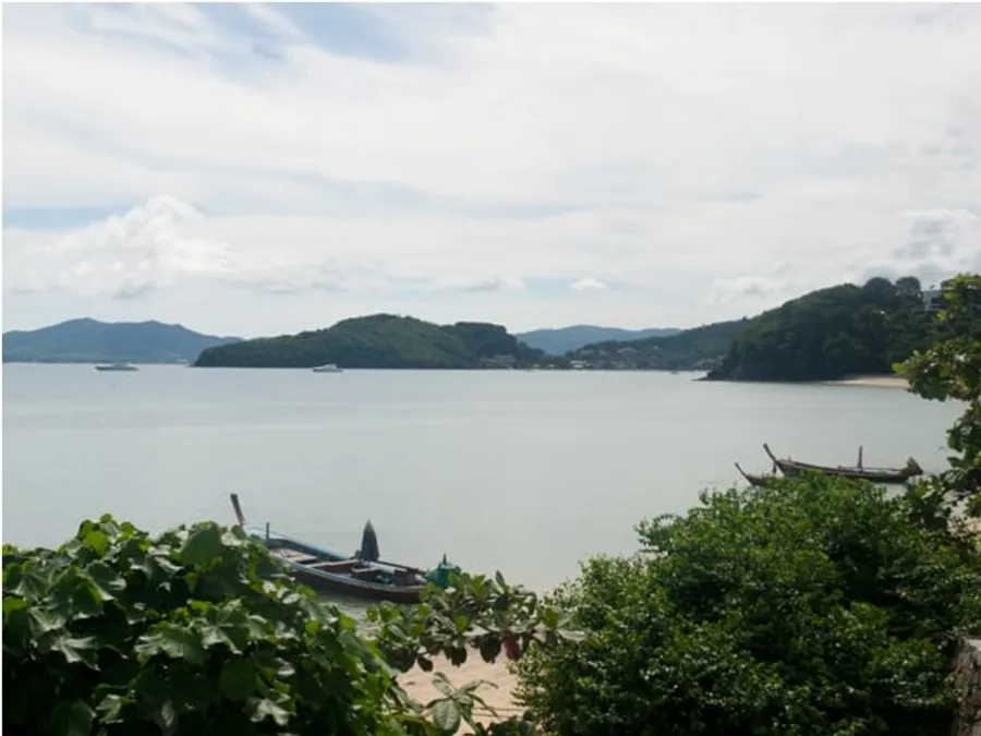 Frente costero junto al Acuario de Phuket, en Cape Panwa