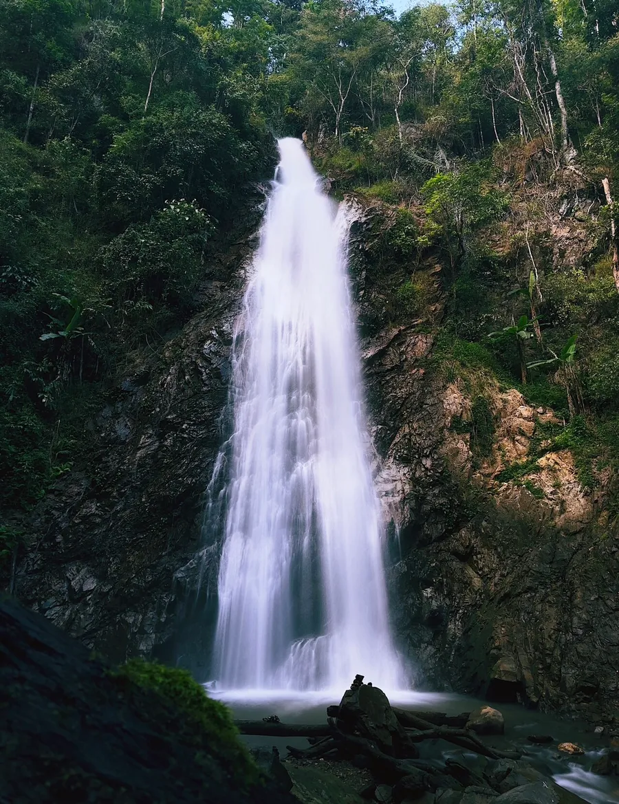 Vista de Cascada Khun Korn en Chiang Rai
