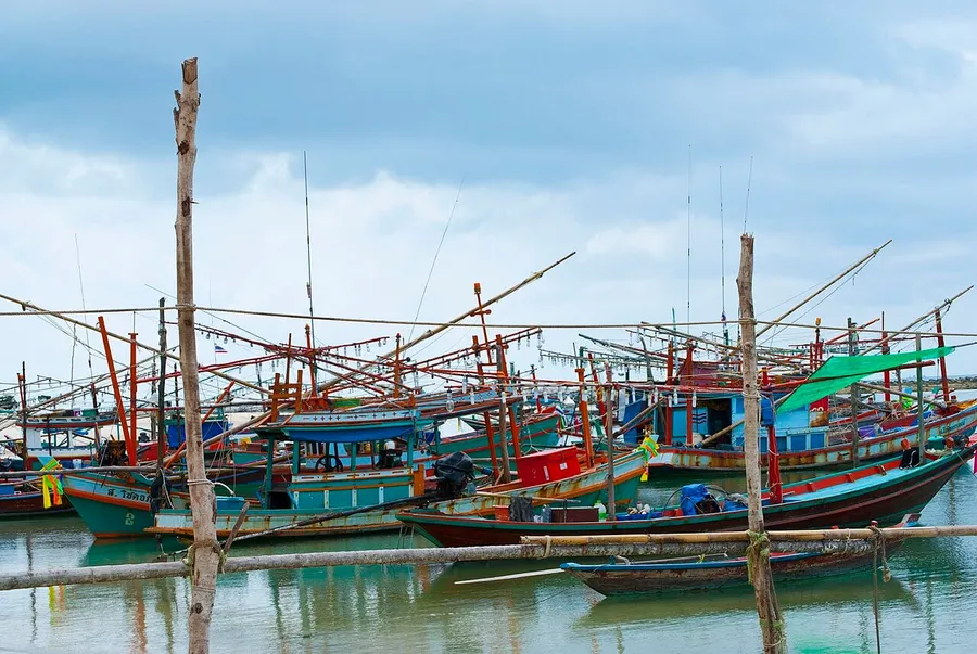 Barcas de pesca en la bahía de Chaloklum, en Koh Phangan