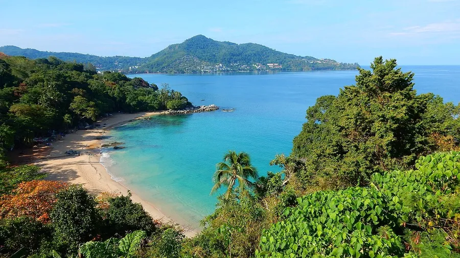 Vista de archivo de la bahía de Laem Singh en Phuket