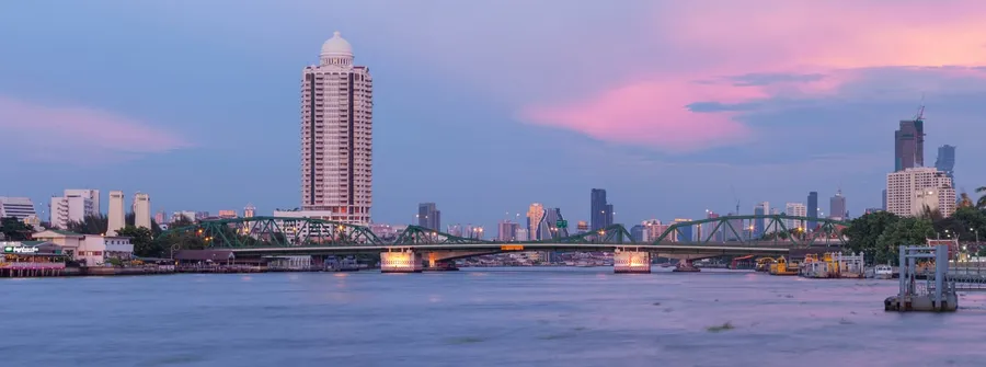 Vista de Puente Memorial de Bangkok