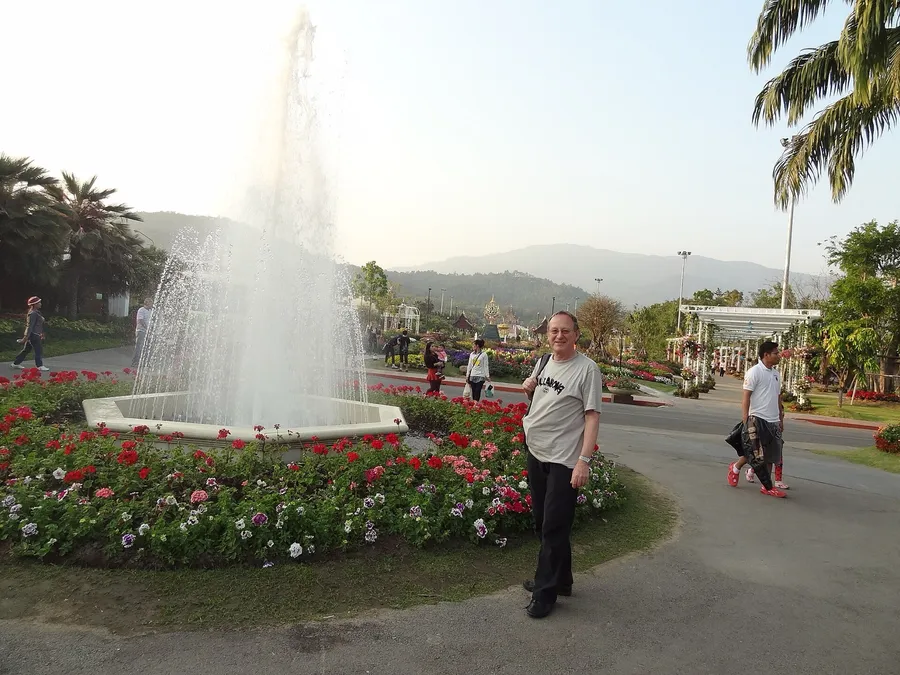 Pabellón Ho Kham Luang y jardines del Royal Park Rajapruek en Chiang Mai