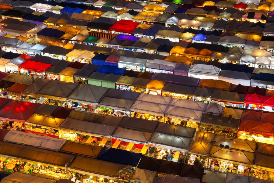 Talad Rot Fai (mercados nocturnos vintage), Tailandia