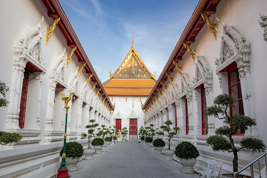 Patio entre salas de Wat Mahathat de Bangkok