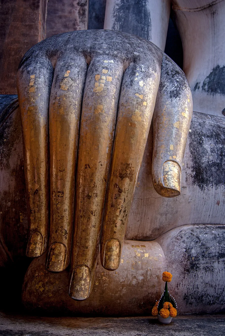 Detalle de la mano del Buda Phra Achana en Wat Si Chum