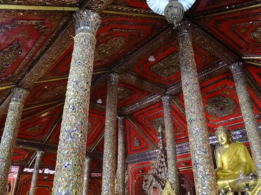 Vista de Wat Si Rong Muang de Lampang en Lampang