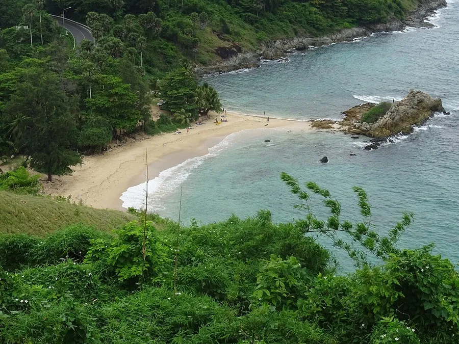 Vista de Ya Nui Beach desde el mirador de Windmill, en Phuket